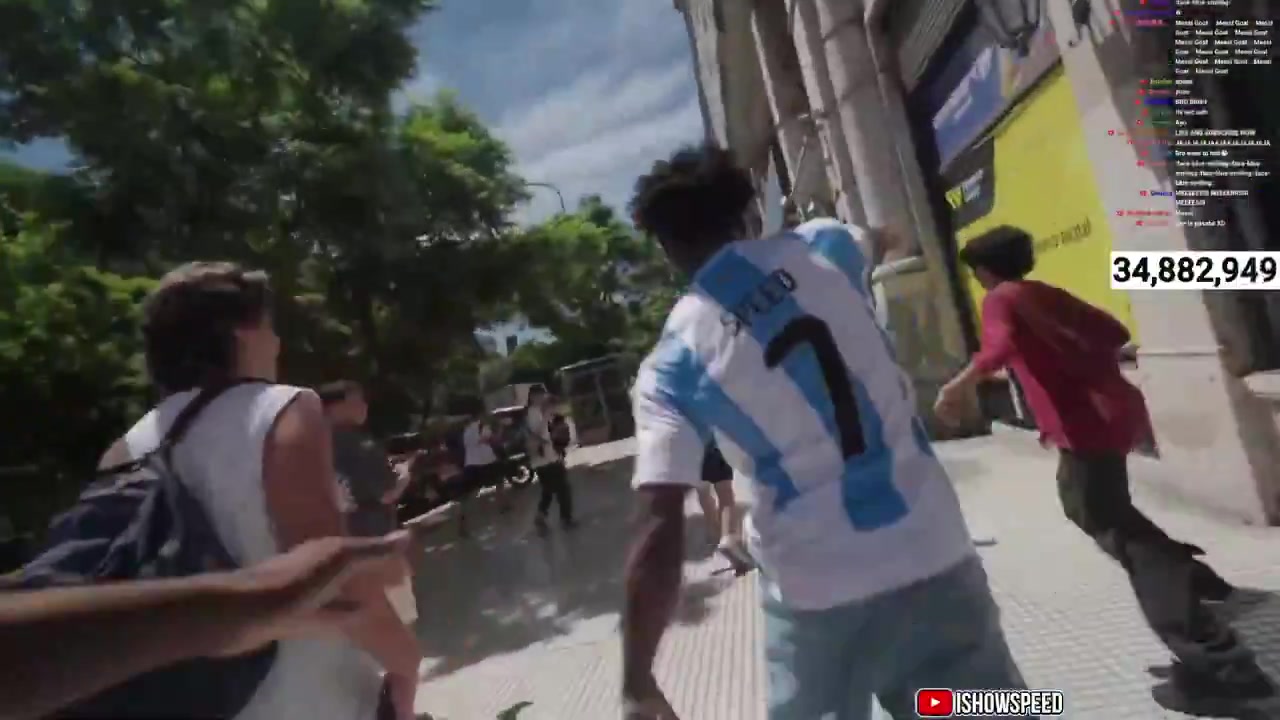 整活?Speed前往阿根廷直播，在街头和装扮成梅西的球迷跳舞