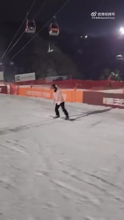 Scout选手分享滑雪视频：好玩??