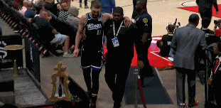 国王官方:小萨博尼斯左腿筋一级拉伤 将在一周后接受复查