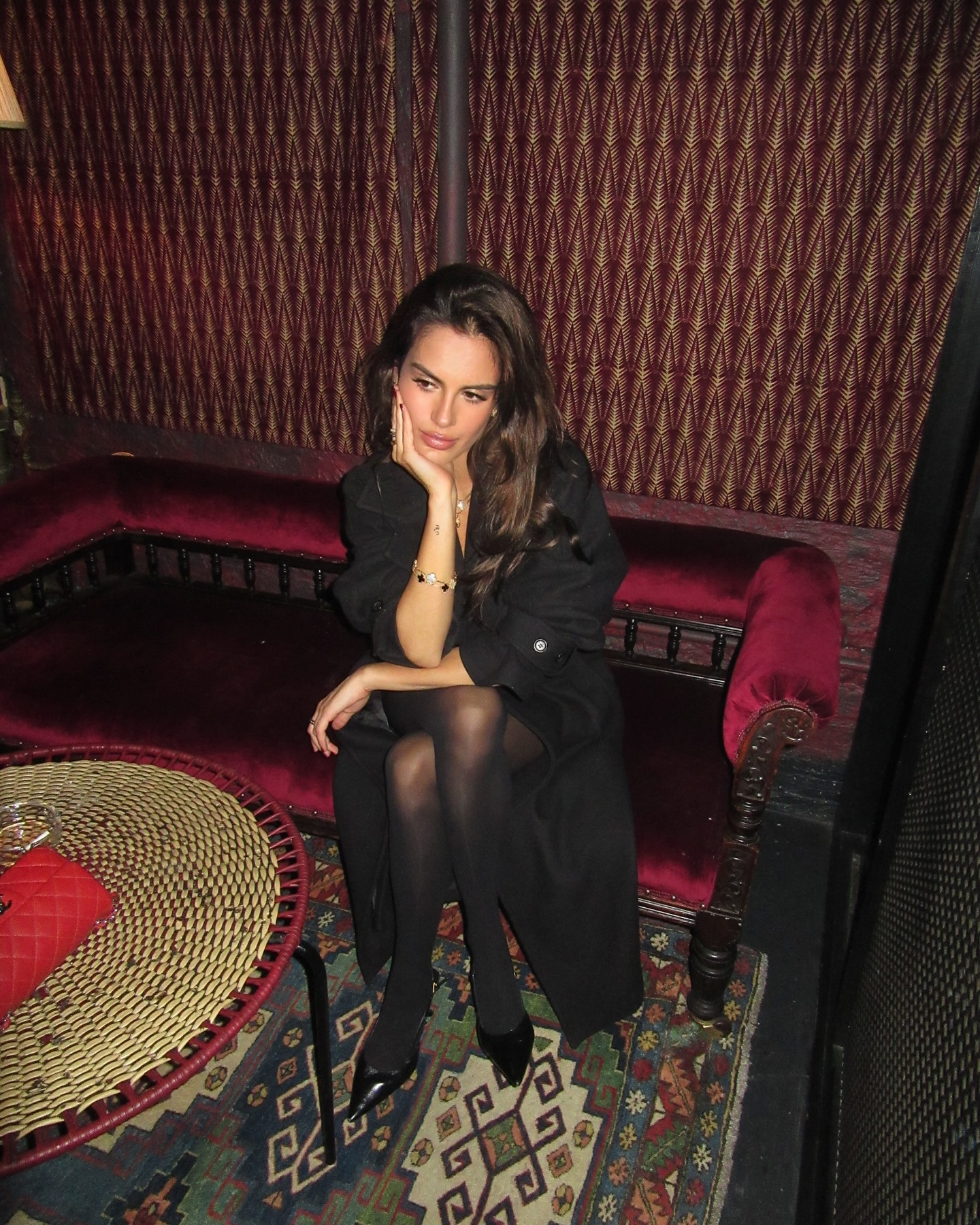 【社交秀】鲁加尼妻子与卡里乌斯妻子性感工作照PK