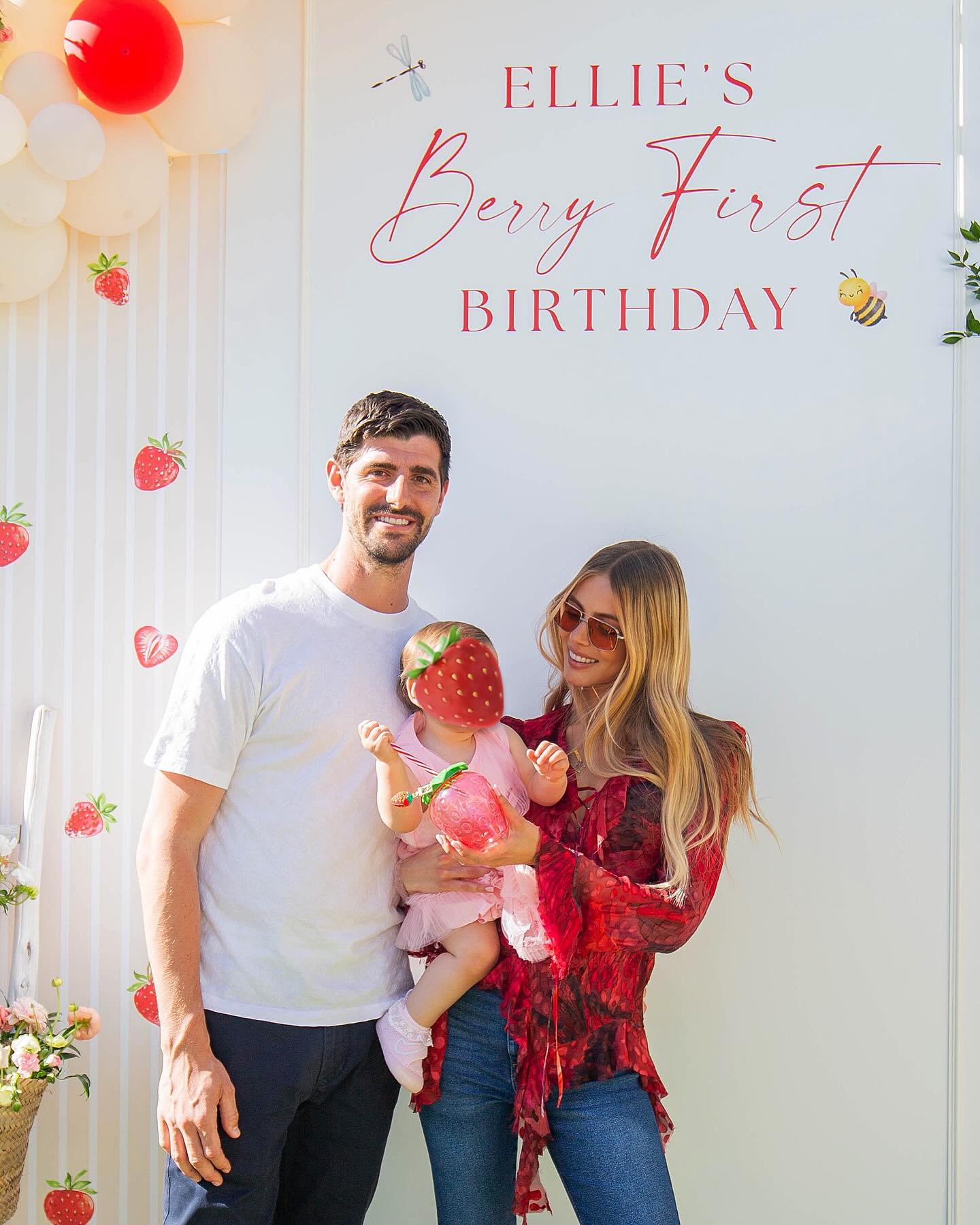 【社交秀】鲁加尼妻子与卡里乌斯妻子性感工作照PK