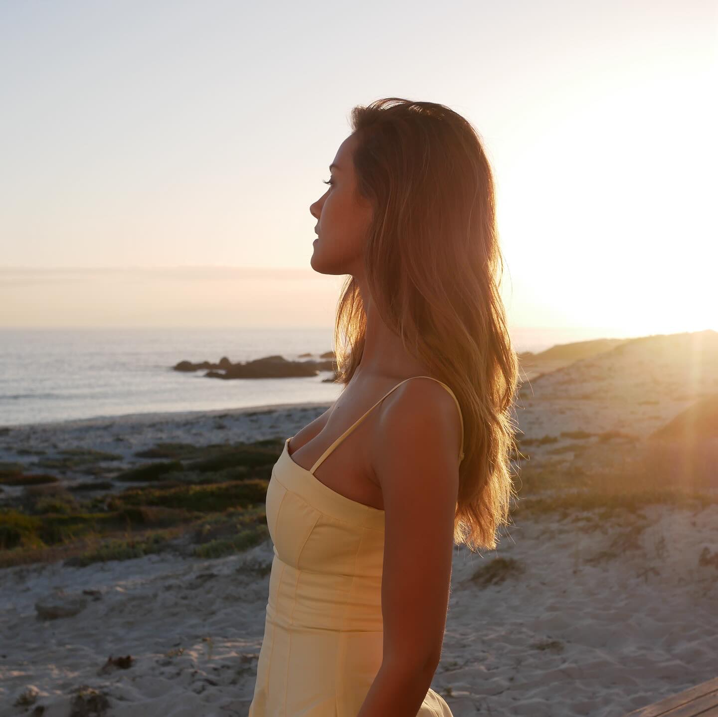 【社交秀】鲁加尼妻子与卡里乌斯妻子性感工作照PK